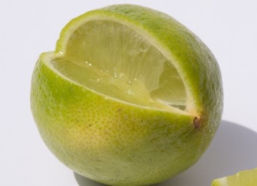 Lemon is good natural medicine for tonsils