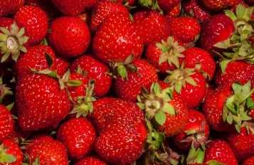 Strawberries for Fast Whiteheads Treatment